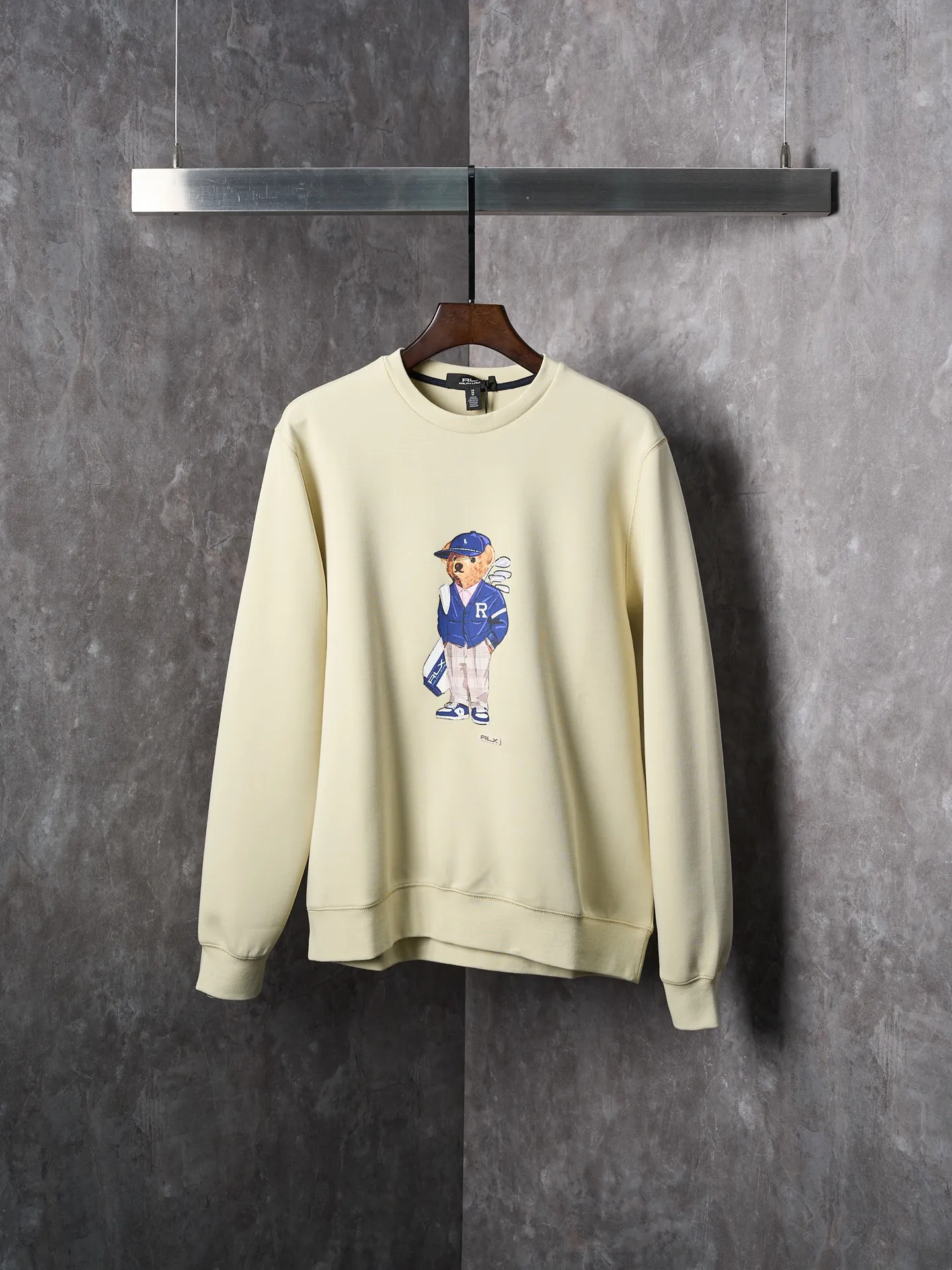 P350 Actual hanging auction】Ralph Lauren/Ralph Lauren golf bear pattern Polo Bear printed round neck sweatshirt [Ready stock] S M L Long sleeves, ribbed cuffs, ribbed hem Polo Bear graphic printed on center front, Polo Bear by Ralph Lauren and Ralph Lauren text, Polo Bear section with embroidered detail 84% cotton, 16% polyester